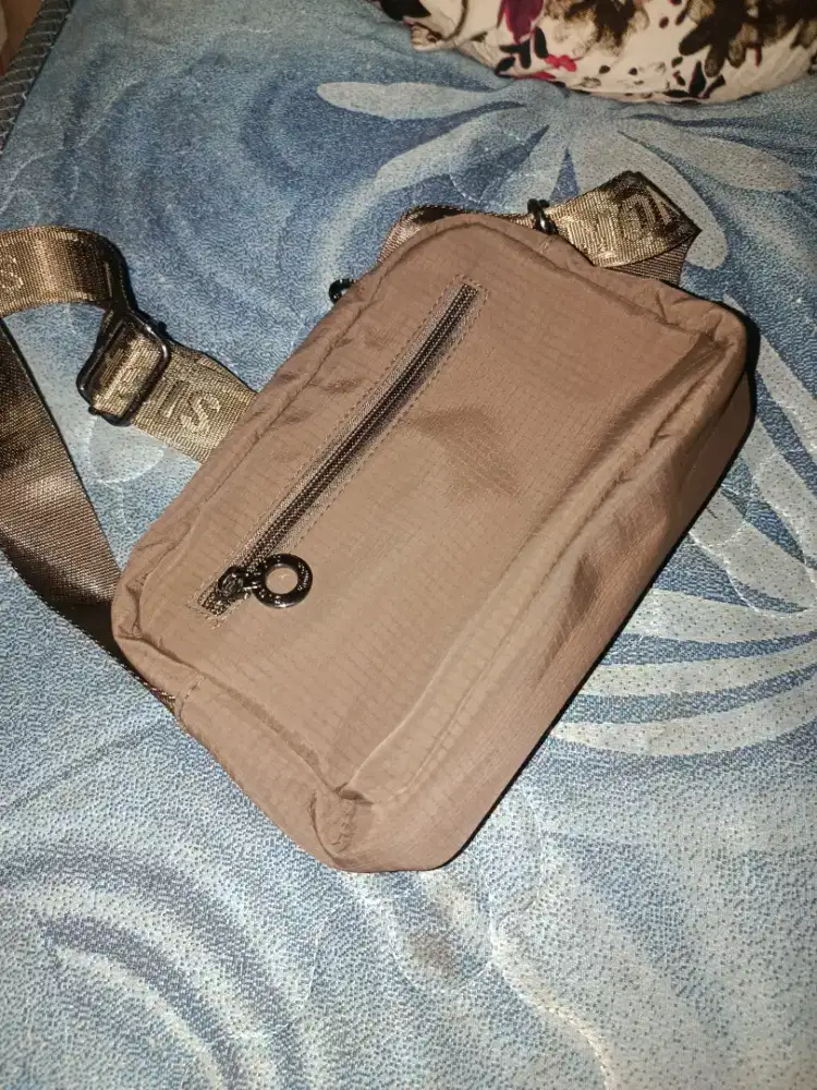 Di jual tas slempang 3 kantong