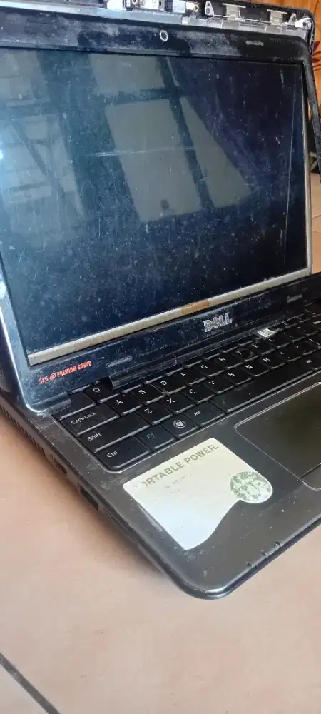 Dell Inspiron i3 Lcd Rusak