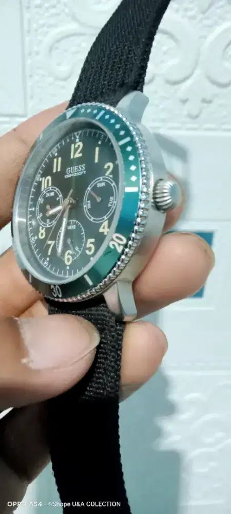 jam tangan GUESS tanggal Hari