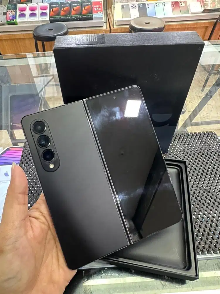 Second Samsung Galaxy Z Fold 4 12/256GB Ex Garansi Resmi Sein