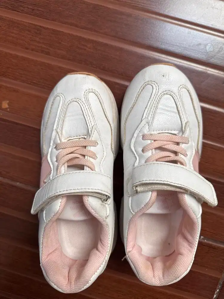 Sepatu anak size 35