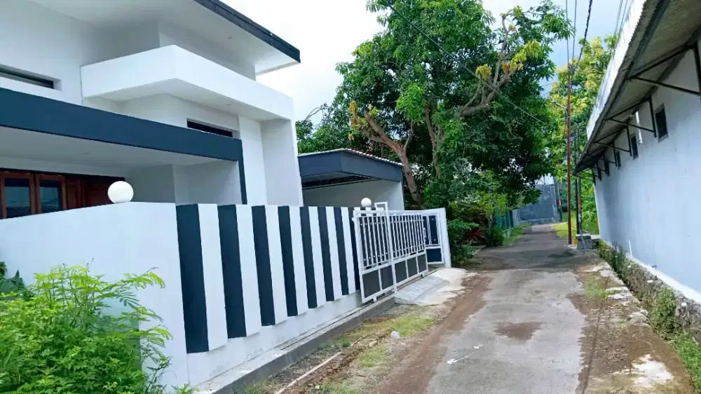 Rumah dekat Tuparev
