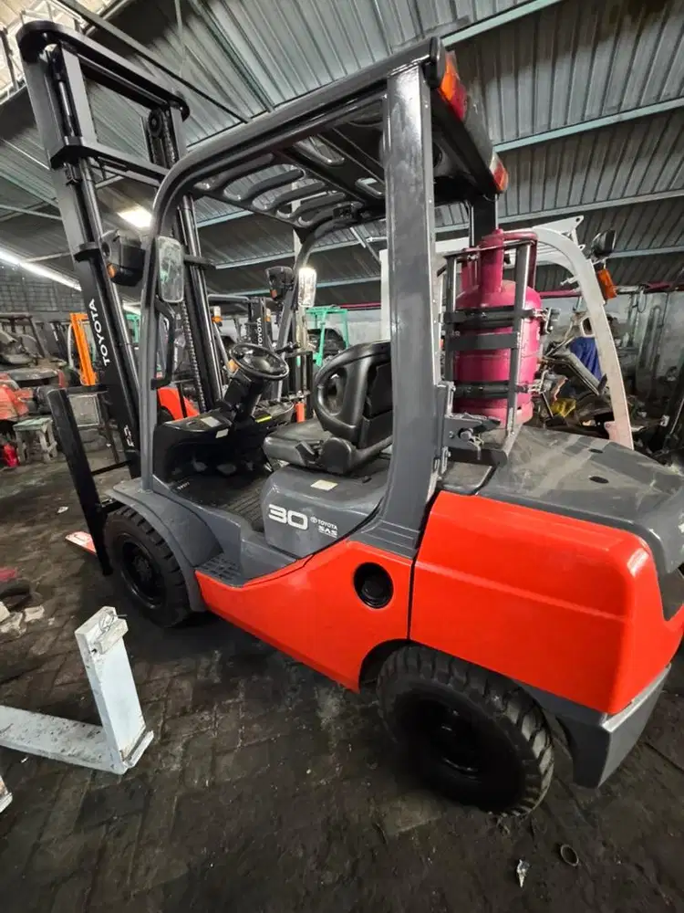 Forklift Bekas 3 TON LPG Langsung Pemilik RUNGKUT SURABAYA