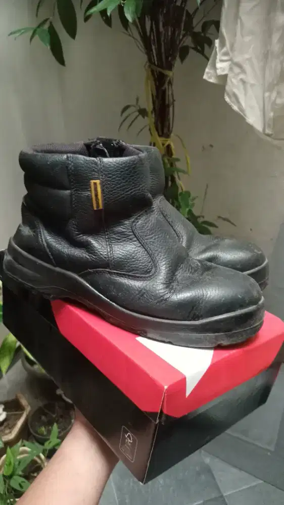 Sepatu kerja safety gladiator KRISBOW