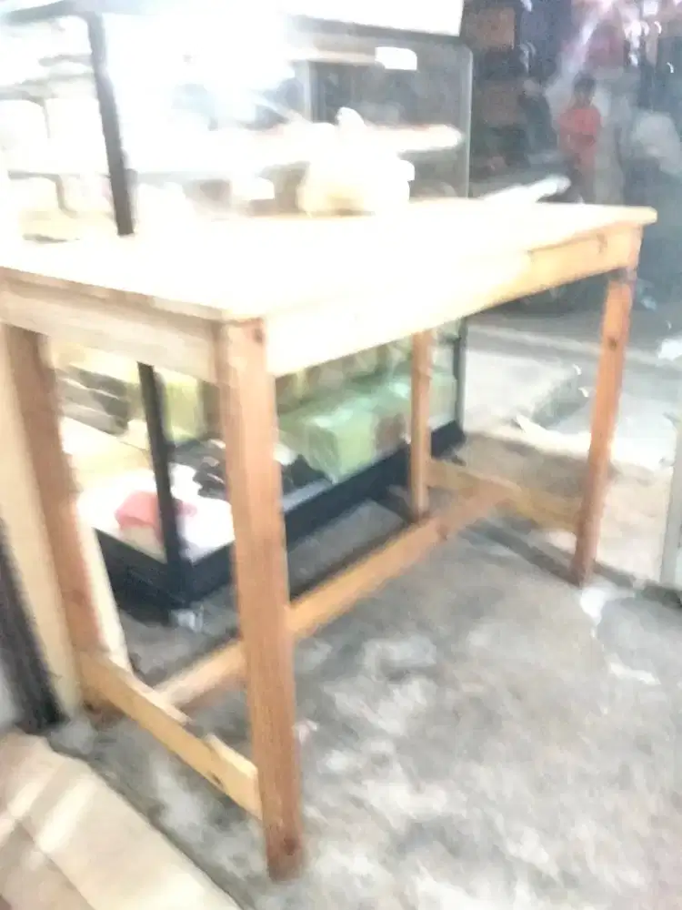 Meja kayu estetik