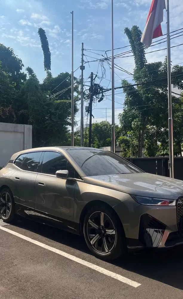 BMW iX 2023 Listrik