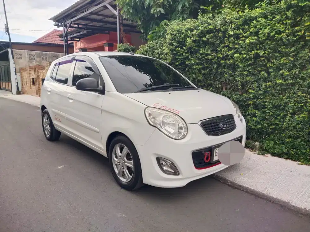 Di jual mobil mulus kia picanto 2011