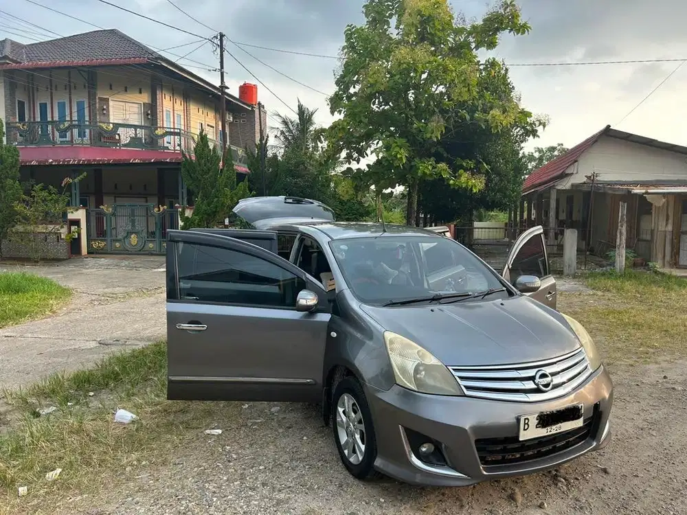 Dijual Cepat Nissan Grand Livina Ultimate A/T 2013