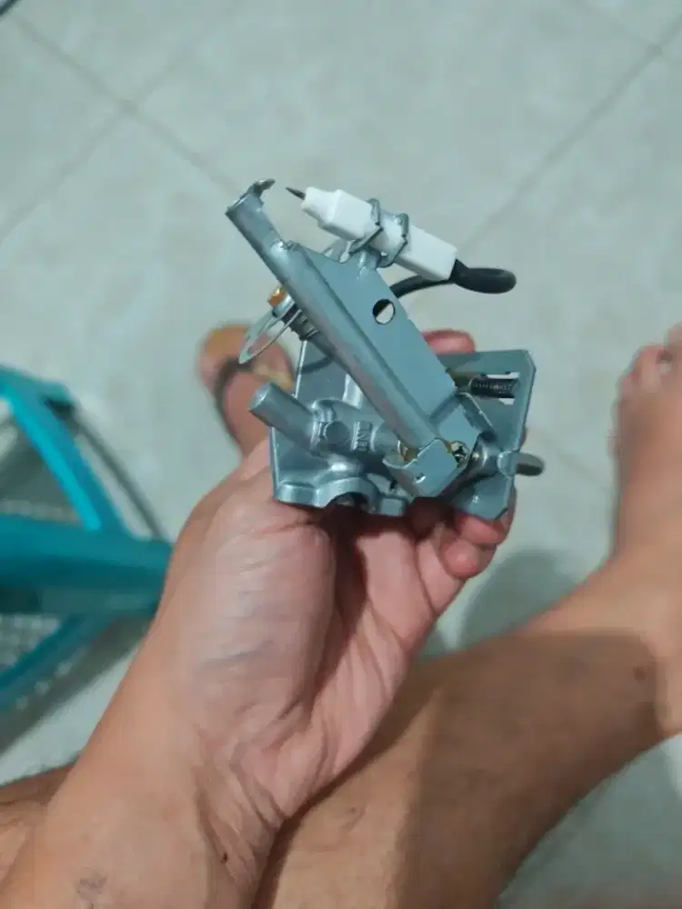 Mesin kompor gas rinnai r 712 T sebelah kiri