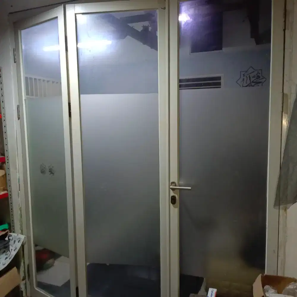 Pintu aluminium lipat folding putih