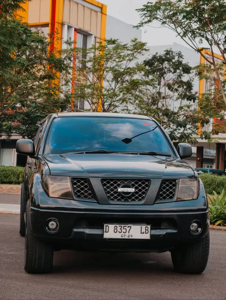Nissan Navara 2.5 AT solar 2009 hitam