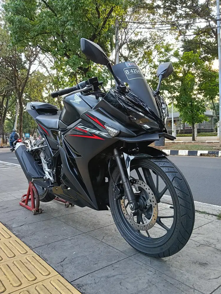 DIJUAL CASH NEW HONDA CBR 150R THN 2018 PJK PULES SIAP PAKAI