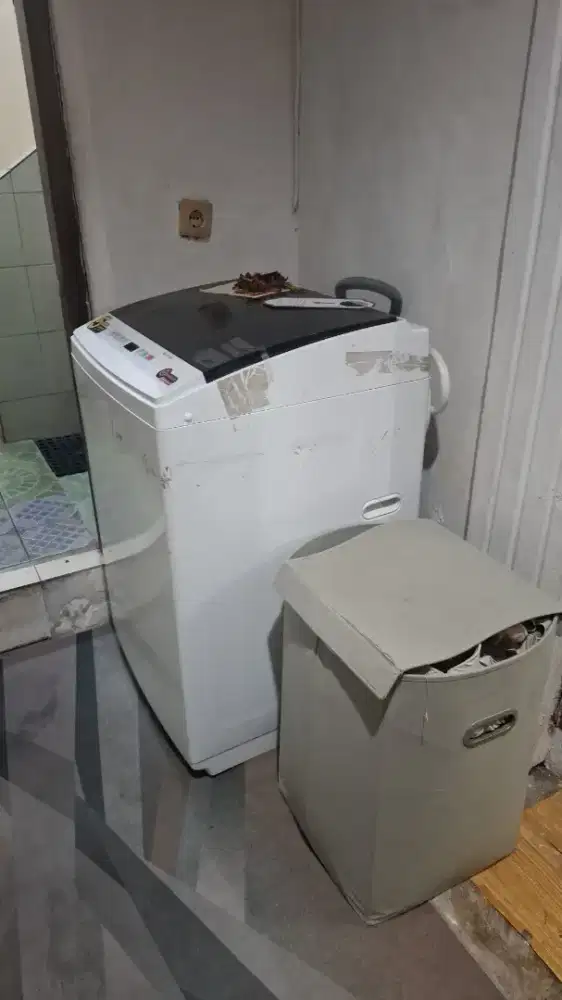 Mesin cuci Polytron tipe PAW 9527 normal