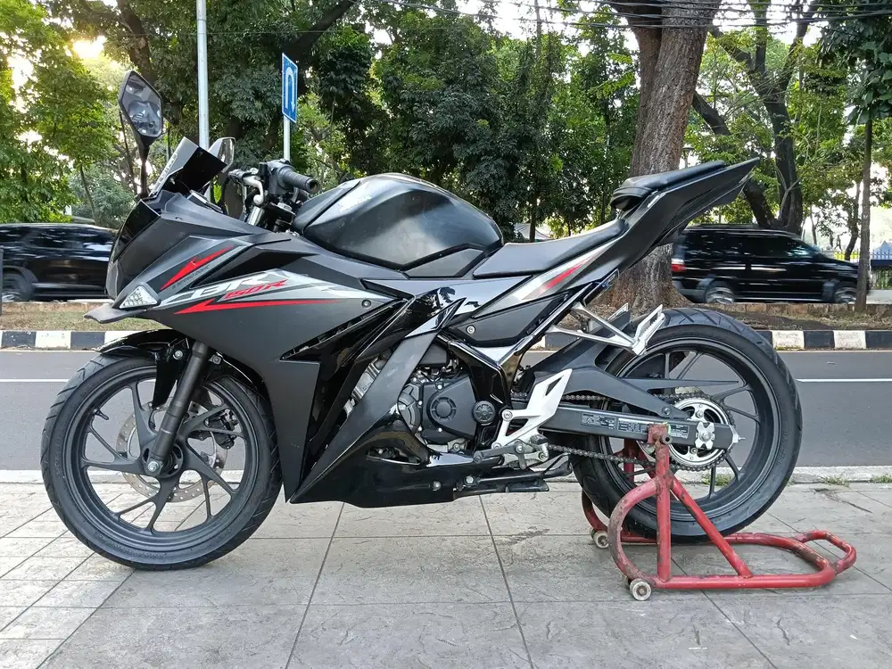 DIJUAL CASH NEW HONDA CBR 150R THN 2018 PJK OFF PULES SIAP PAKAI