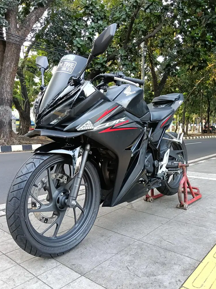 DIJUAL CASH ALL NEW HONDA CBR 150R THN 2018 PJK OFF PULES SIAP PAKAI