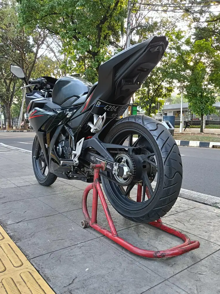 DIJUAL CASH NEW HONDA CBR 150R THN 2018 PJK OFF PULES SIAP PAKAI