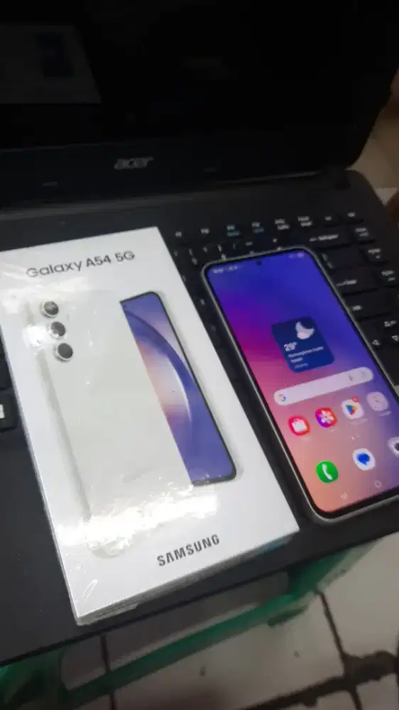 Samsung A54 5G 8/255 handphone dan dus