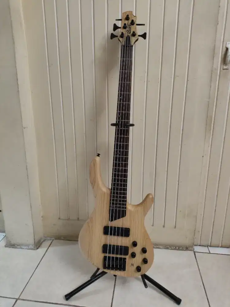 Gitar bass 5 senar
