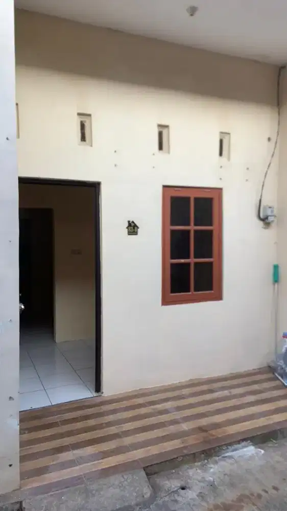 Dikontrakkan Rumah Petak dekat Kelurahan  Pusksmas Cipayung dan URINDO