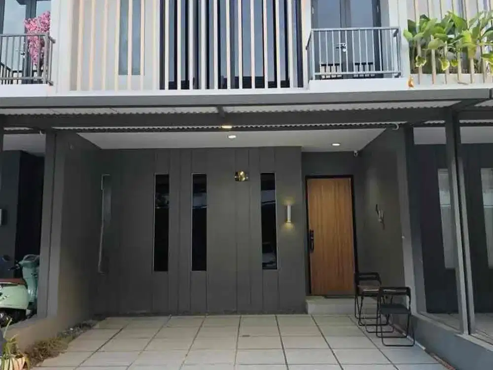 Disewakan Rumah mewah 3 lantai di Grand Wisata