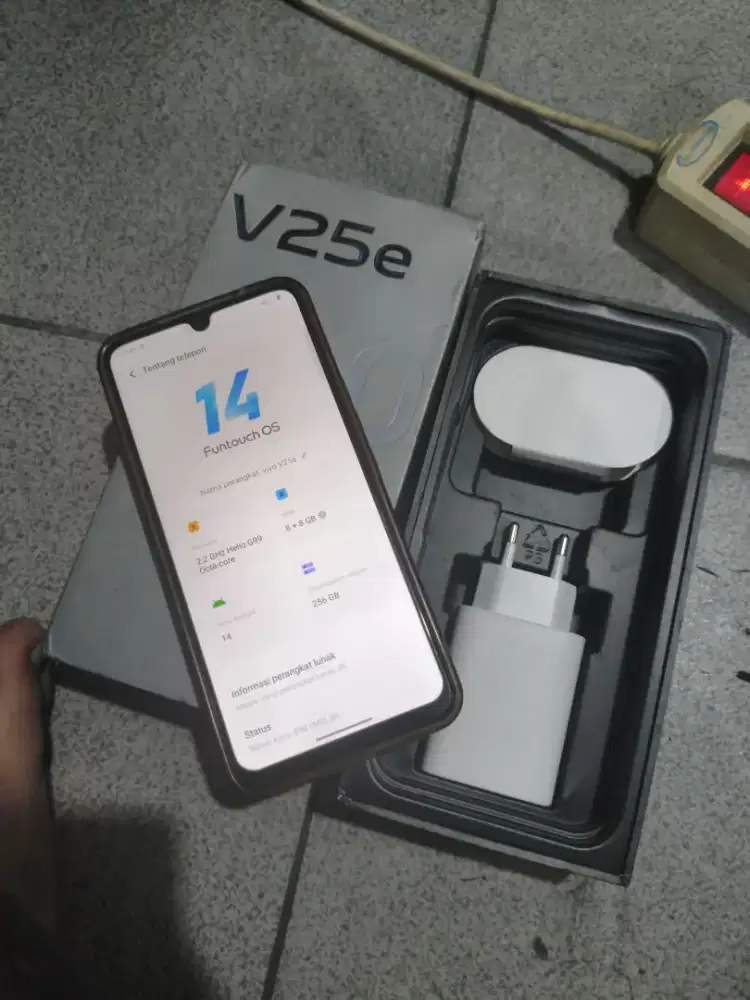 Vivo V25e ( Resmi ) 
Ram 8/256gb
Minus Gantian Lcd 
Fullset
