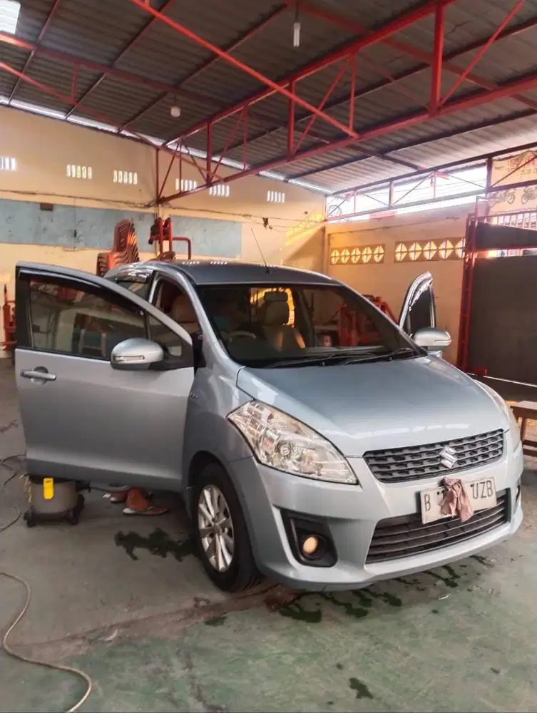 Dijual Mobil Ertiga 12 Tangan pertama dari baru