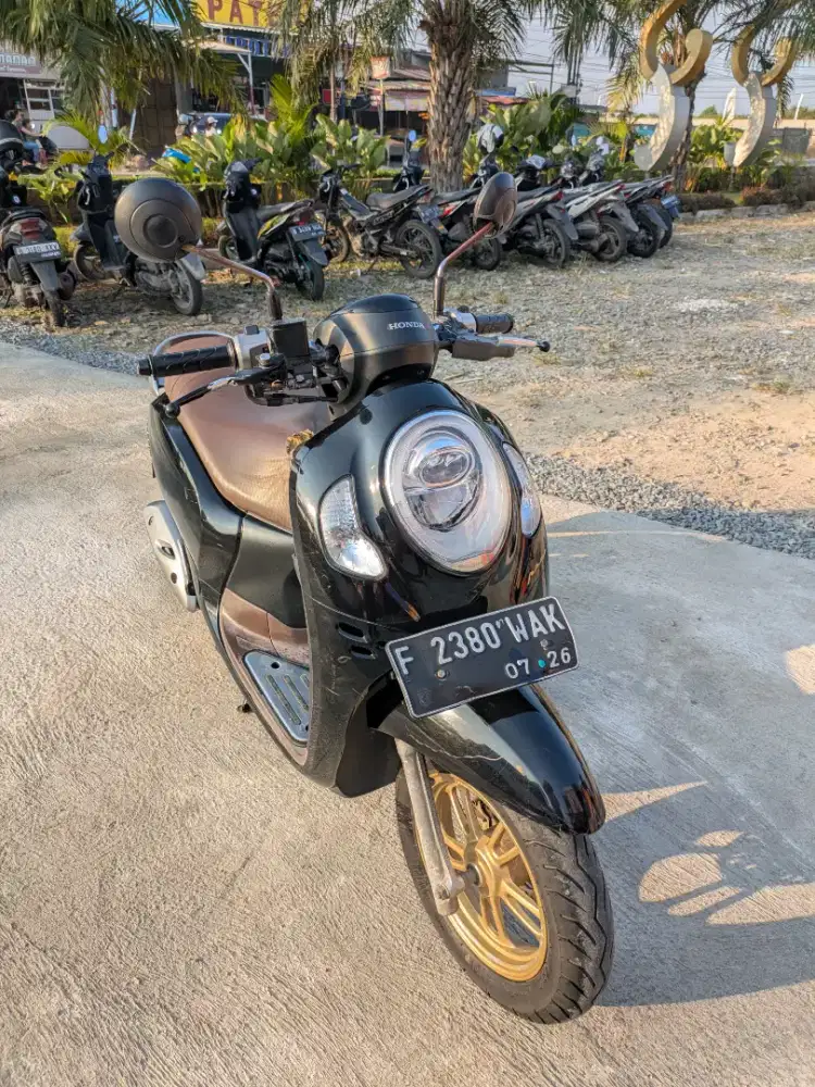 Scoopy Keyless Prestige 2021 Hitam