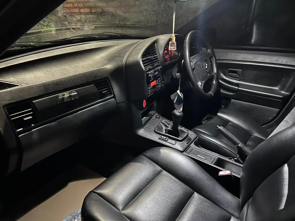 BMW 318i 1997 Bensin