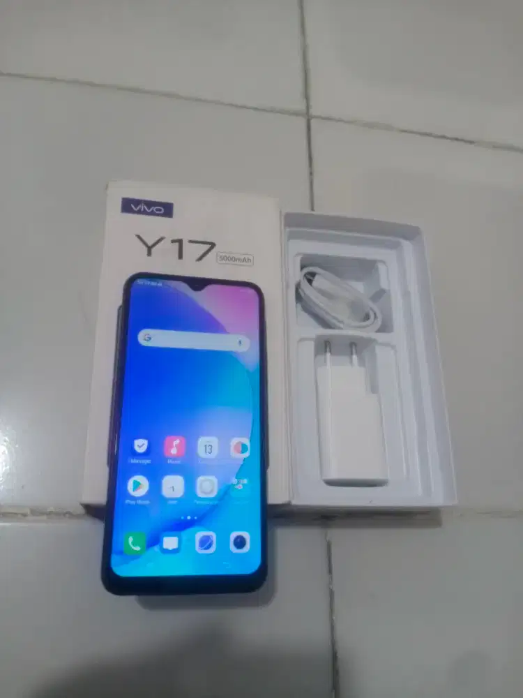 VIVO Y17 Ram 8GB fulset / warna merah