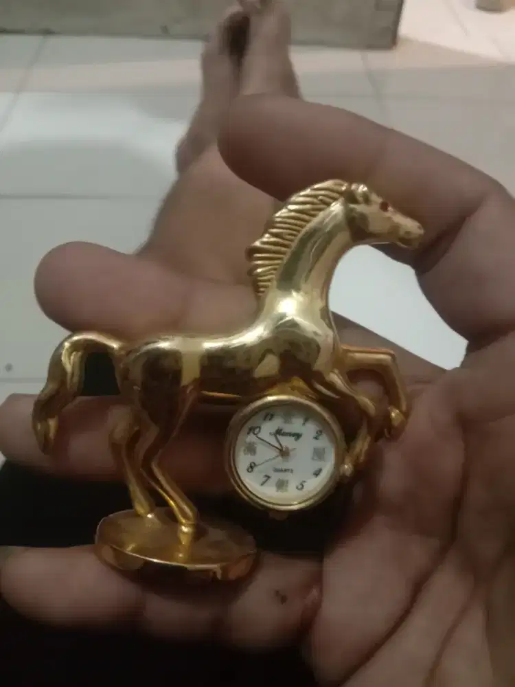 Jual jam Bentuk kuda minus batrenya sudah habis