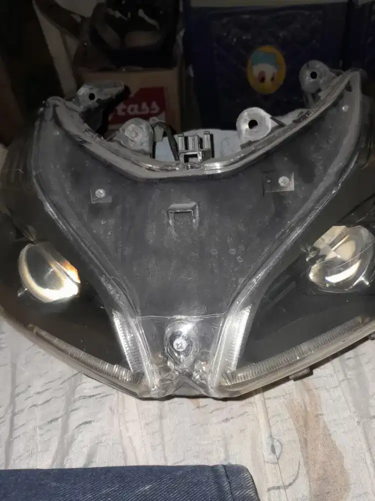 Mau di jual aja nih 1 set lampu depan vario 110 fi