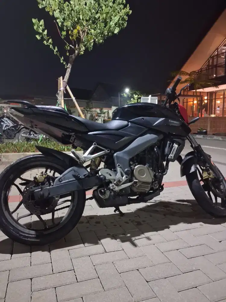 Bajaj pulsar 200ns 2012