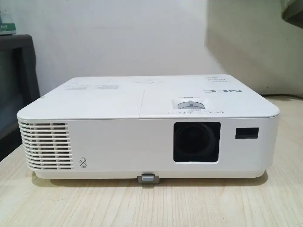 Proyektor nec v332x HDMI 3300 ansilumens