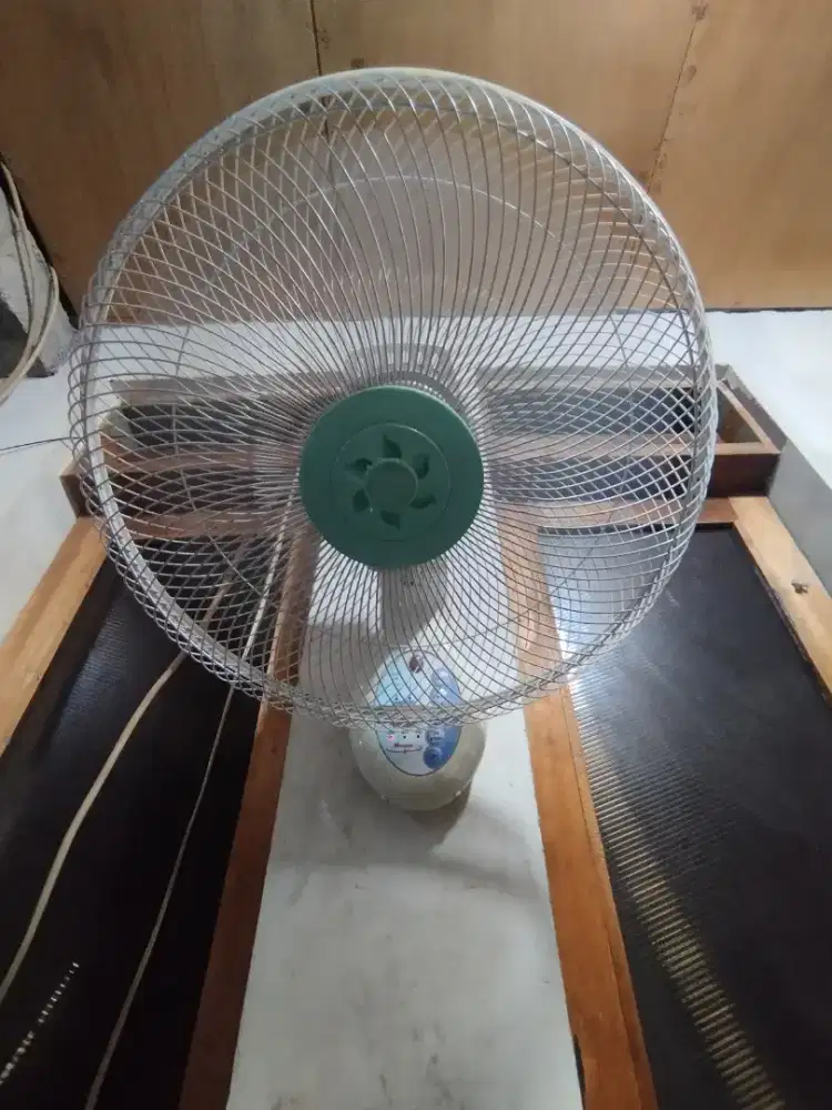 Jual kipas angin dinding bekas normal bergaransi