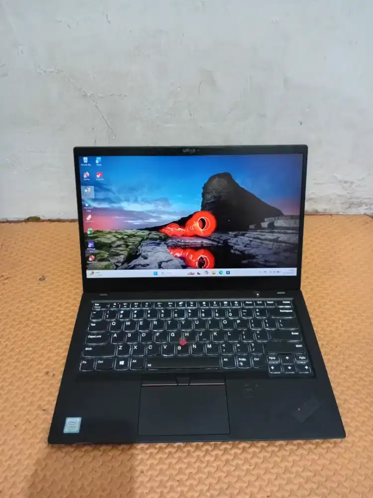 Thinkpad X1 carbon i7 gen 8 ram 8gb ssd 512gb layar Touchscreen