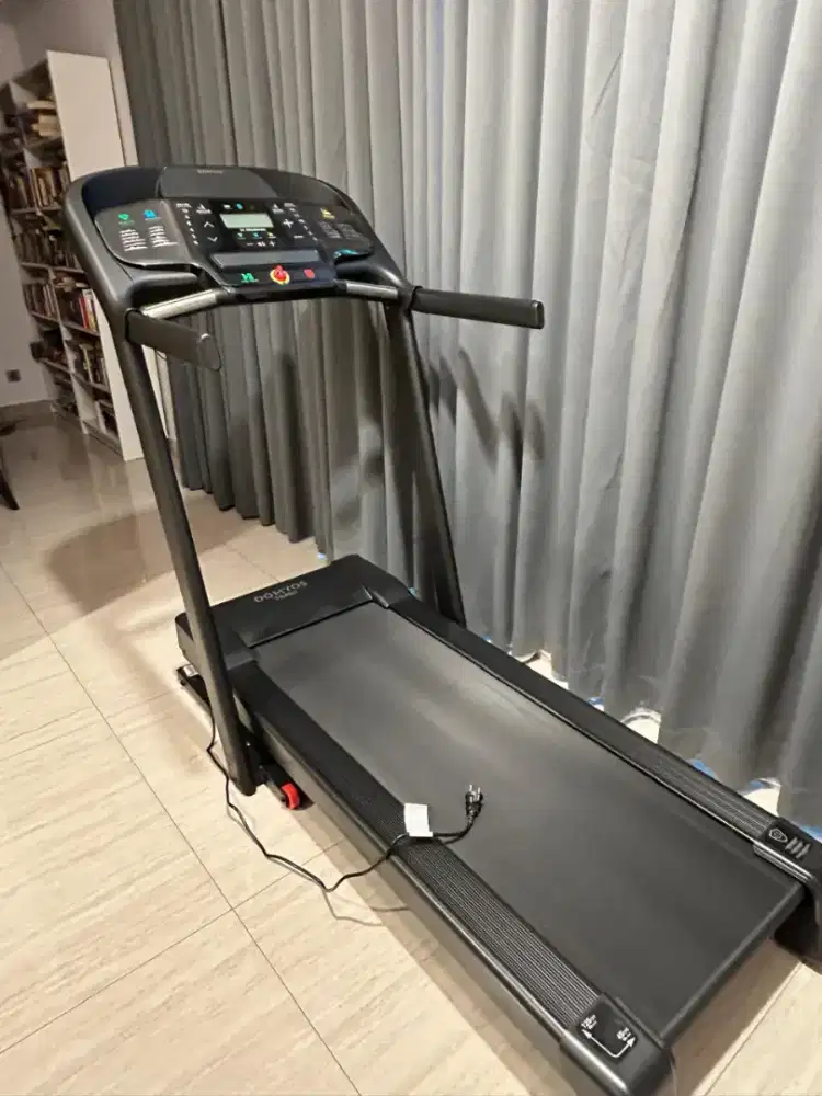 Alat olahraga Treadmill