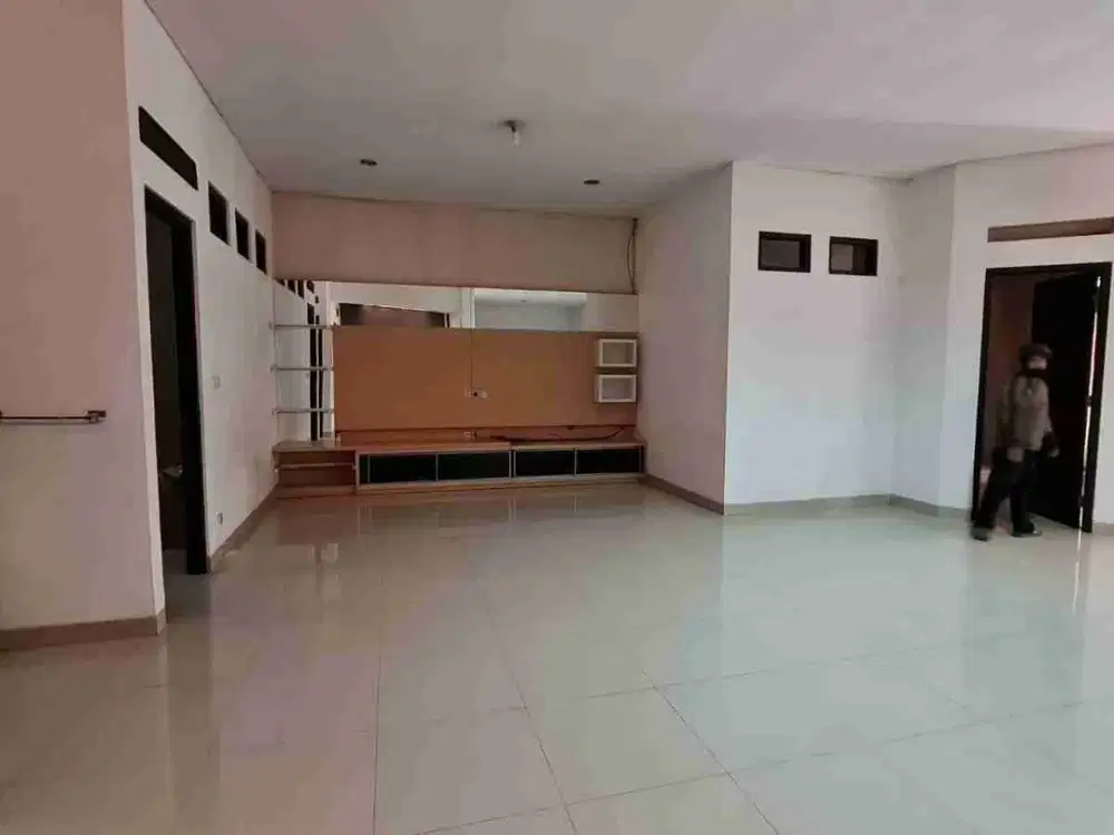 disewakan rumah terawat di Batununggal