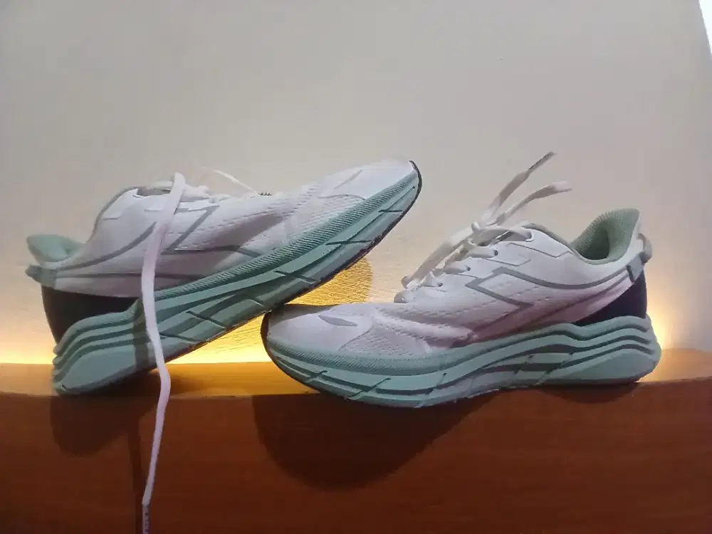 Sepatu Diadora Naira