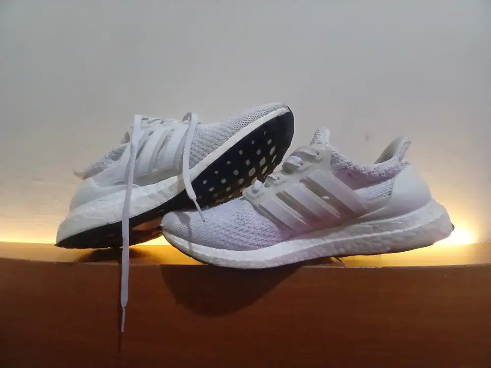 Sepatu Adidas UltraBoost