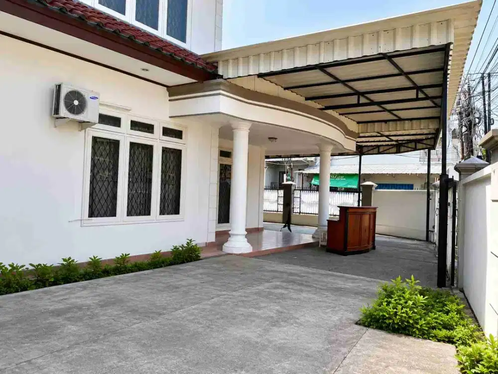 Dijual Cepat Rumah Luas, Hook di Mampang Prapapatan - Jakarta Selatan dengan harga yg menarik