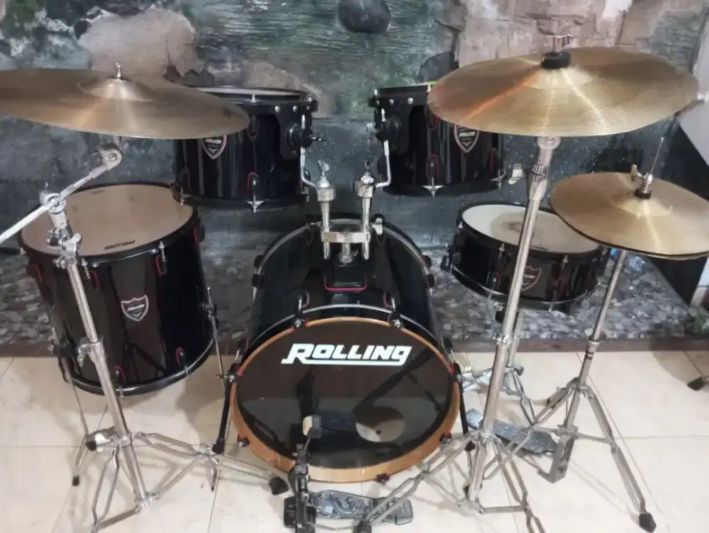 Drum Rolling hitam plus simbal