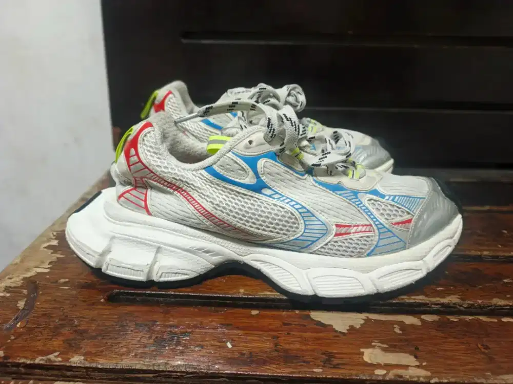 Sepatu Balenciaga