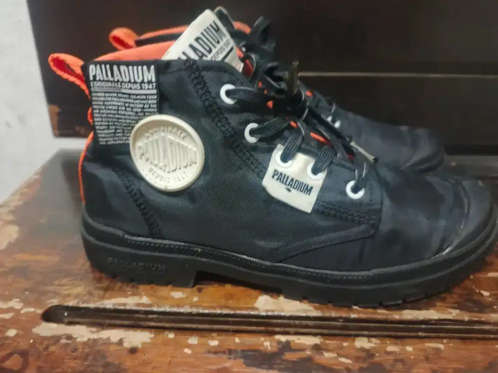 Sepatu Paladium