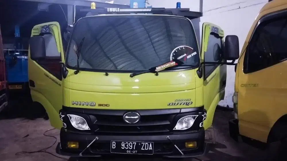 Truck crane dutro 130 hd thn 2017 crane tadano 3 ton 4 section