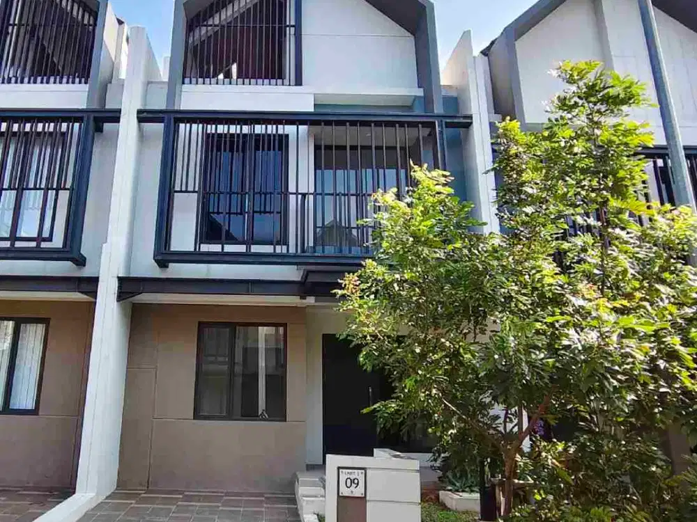 disewakan gading serpong cluster Leonora rumah Attic kosongan 6 x 12 hanya 60juta/th nego tipis
