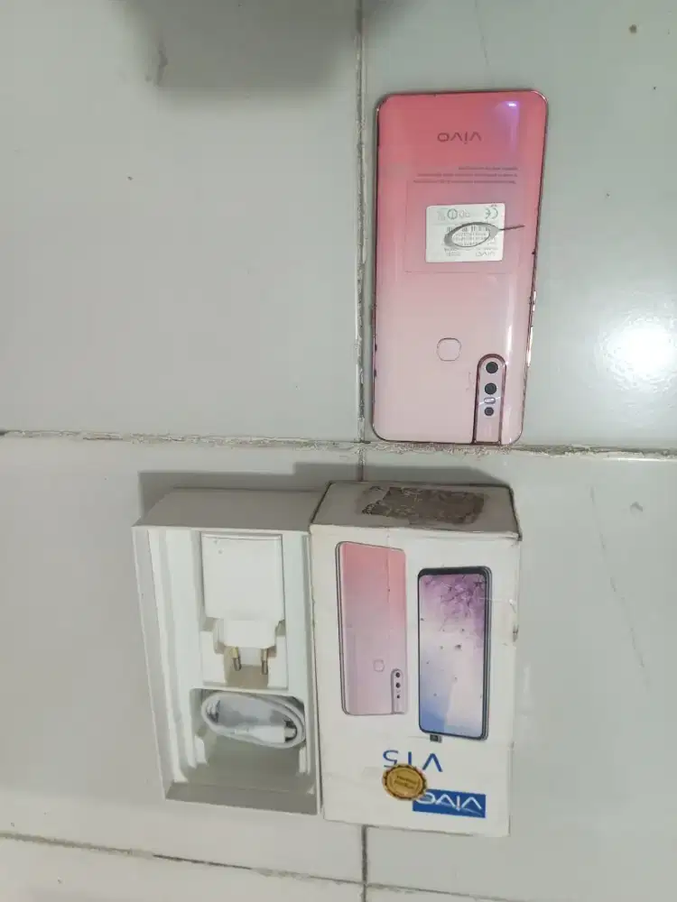 VIVO V15 Ram 8GB fulset / warna pink