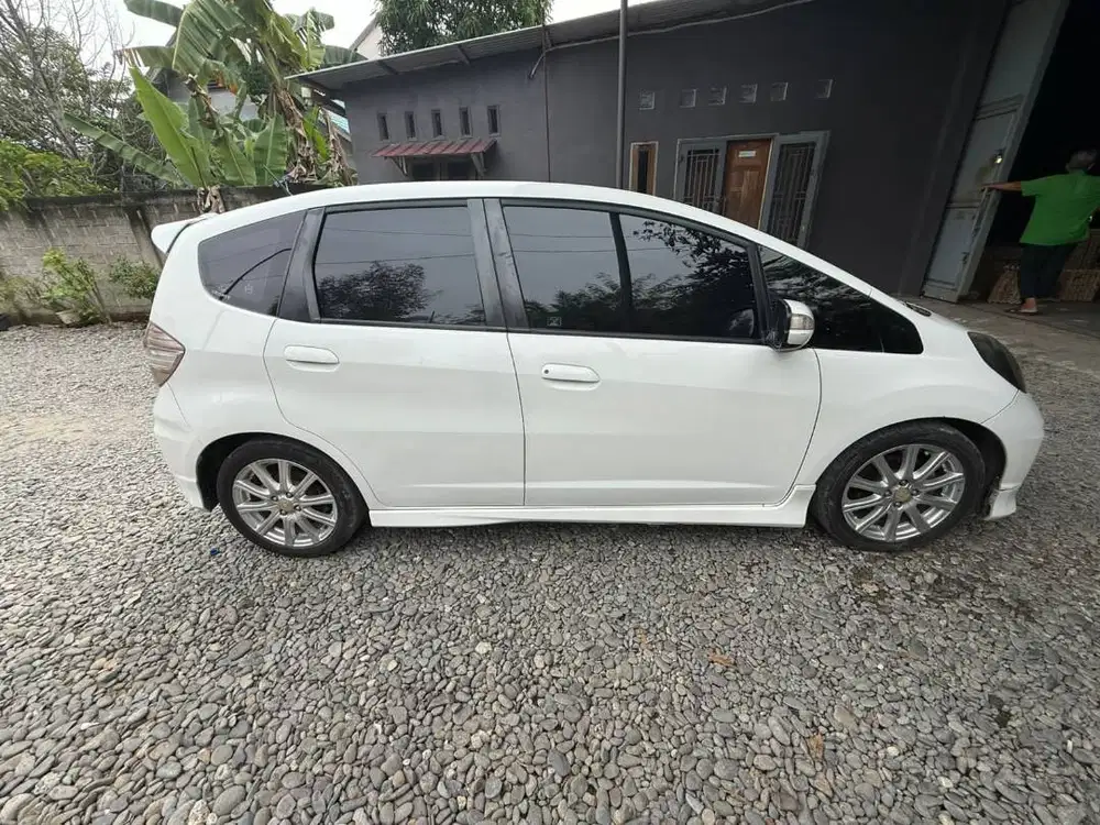 Jual jazz 2013 milik pribadi, dijual krna mau pindah kota
