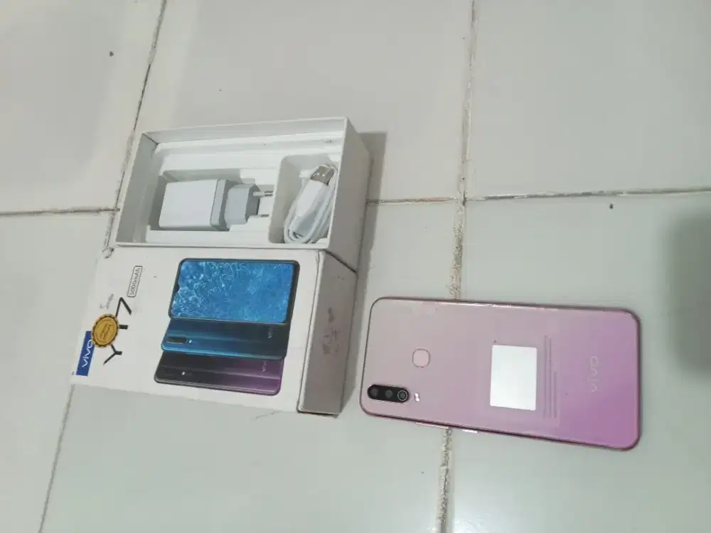 VIVO Y17 Ram 8GB fulset / warna pink