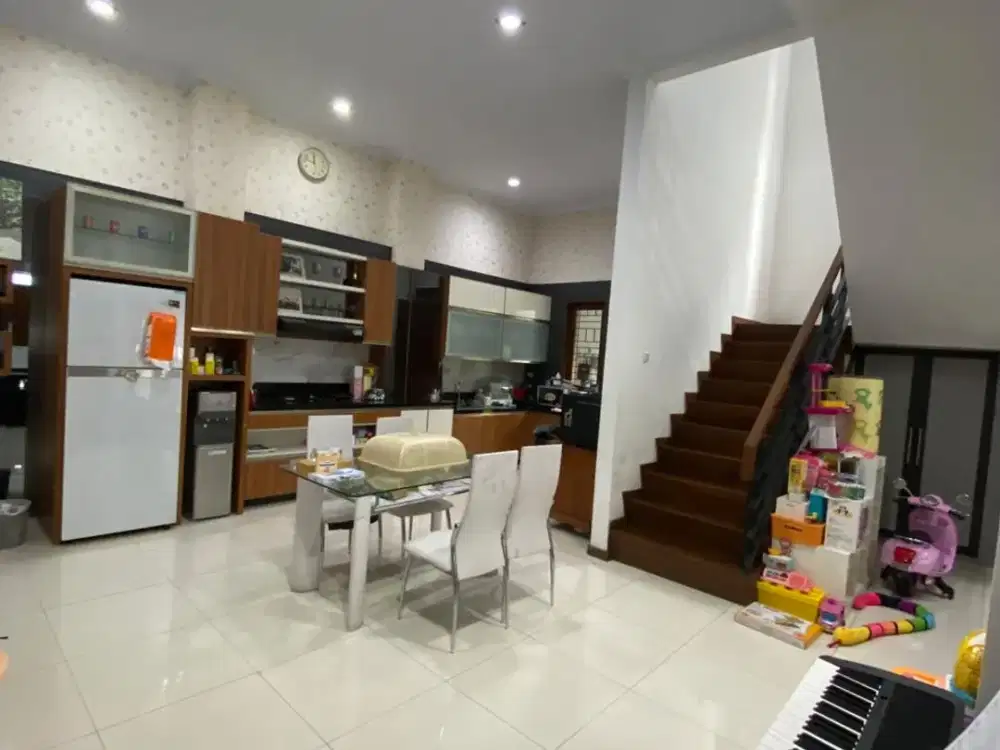 Jual Sewa Rumah Bagus Terawat Area Setrasari Dalam Cluster