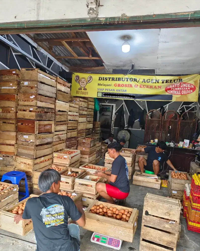 Pegawai sortir dan delivery Toko